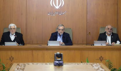 İran Cumhurbaşkanı'ndan ekonomik sorunlara ilişkin uyarı: 'Toplumumuz yaralı'