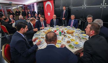 CHP Genel Başkanı Özel, il başkanlarıyla iftarda bir araya geldi