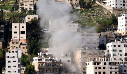 İsrail, işgal altındaki Batı Şeria'da Filistinli aileye ait bir evi yıktı
