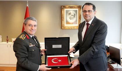 Genelkurmay Başkanı Orgeneral Bayraktaroğlu, Brüksel'de bazı ziyaretlerde bulundu