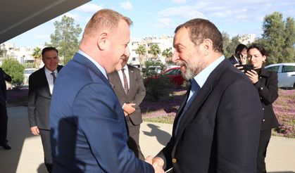 RTÜK Başkanı Daniş'ten Kıbrıslı Türk liderlerin anıt mezarlarına ziyaret