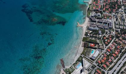 Turizm merkezlerinden Çeşme'de bayram tatili yoğunluğu yaşanıyor