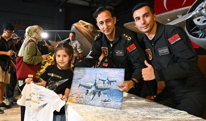SOLOTÜRK pilotları İstanbul Hava Kuvvetleri Müzesi'nde vatandaşlarla buluştu