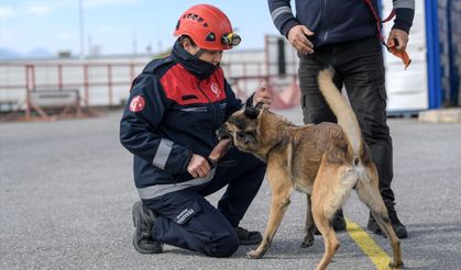 İzmir depreminde evladını kaybeden anne, hayat kurtarmak için itfaiyeci oldu