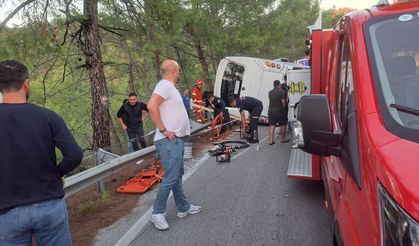 Marmaris'te otel çalışanlarını taşıyan işçi servisinin devrilmesi sonucu 5 kişi yaralandı