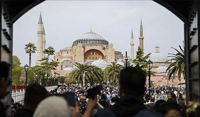 İstanbul''a şubatta gelen turist sayısı 2022''nin aynı ayına göre yüzde 13 arttı