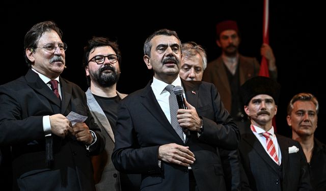 Milli Eğitim Bakanı Tekin 'Cumhuriyete Doğru' tiyatro oyununu izledi