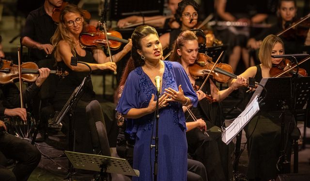 Ünlü soprano Olga Peretyatko, CRR Senfoni Orkestrası'yla konser verdi