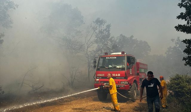 Balıkesir Kepsut'ta çıkan orman yangınına müdahale ediliyor