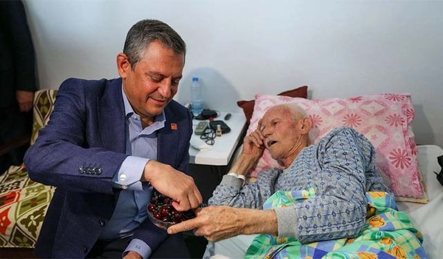 Özel, Kocaeli'nin en yaşlı CHP üyesini ziyaret etti