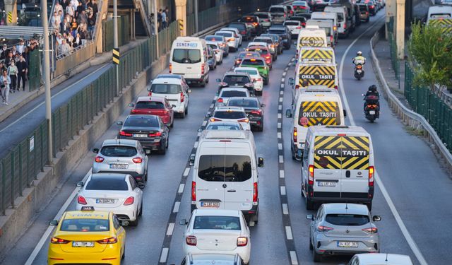 İstanbul'da sabah trafik yoğunluğu yaşanıyor