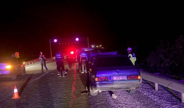 Mersin'de otomobilin yol kenarında lastik değiştirenlere çarptığı kazada ölü sayısı 4'e çıktı