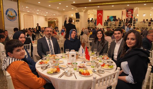 Başkan Çaykara ilçe müftülüğü personeliyle aynı sofrada buluştu