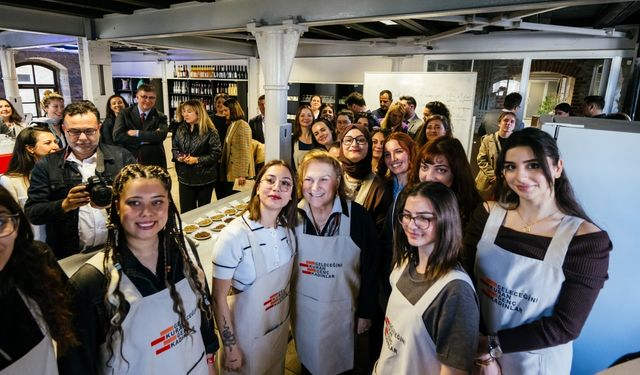 Güler Sabancı, İzmir’de Ben de varım, buradayım diyen genç kadınlarla buluştu