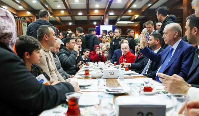 CUMHURBAŞKANI ERDOĞAN’DAN DEPREM SONRASI KÂĞITHANE’DE MORAL ZİYARETİ