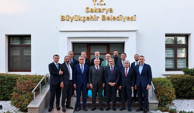 Gençlik ve Spor Bakanı Bak, Sakarya'da ziyaretlerde bulundu