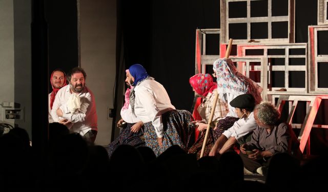 Sivas'ta Vagon Sahne Projesi kapsamında "Misafir" adlı oyun izleyiciyle buluştu
