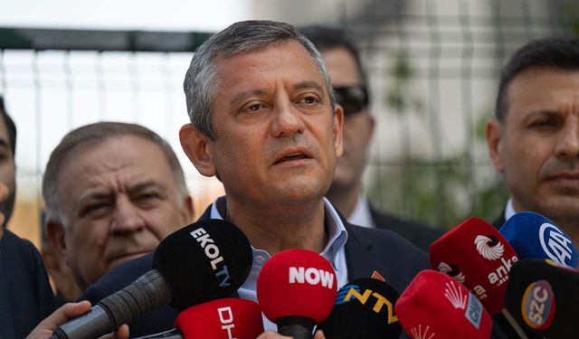 CHP Genel Başkanı Özel, partisinin İstanbul İl Başkanlığı önünde konuştu: