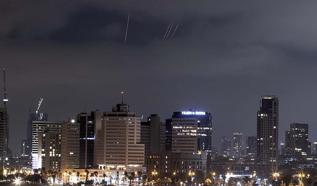 İran'dan İsrail'e sabaha karşı yapılan füzeli saldırılarda 5 kişi öldü
