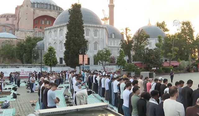 İstanbul'daki camilerde Kurban Bayramı namazı kılındı