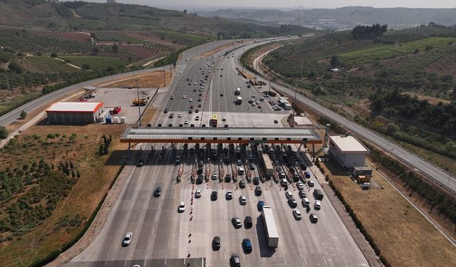 Kurban Bayramı tatilinin son gününde İstanbul-İzmir Otoyolu'nda dönüş yoğunluğu sürüyor