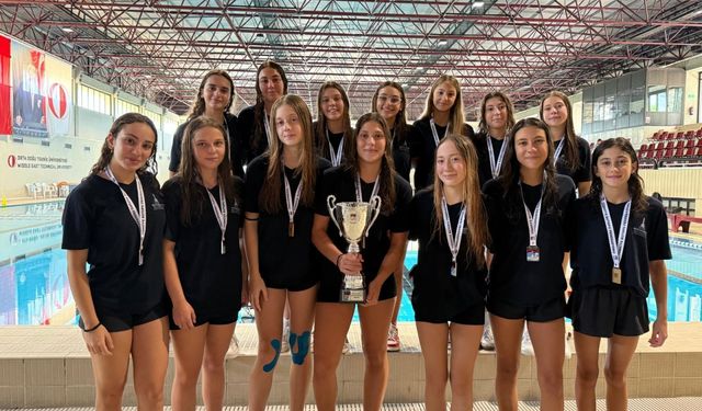 İzmir Büyükşehir Belediyespor, 16 Yaş Altı Kızlar Sutopu Ligi'nde şampiyon oldu