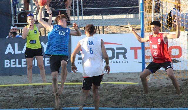 Plaj hentbolunda 17 Yaş Altı EHF Avrupa Şampiyonası, Antalya'da sürüyor