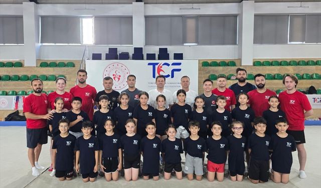 Suat Çelen, Trampolin Cimnastik Gelişim Kampı'nı ziyaret etti