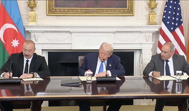 Trump, Azerbaycan Cumhurbaşkanı Aliyev ve Ermenistan Başbakanı Paşinyan ile üçlü bir mutabakata imza atıldığını açıkladı