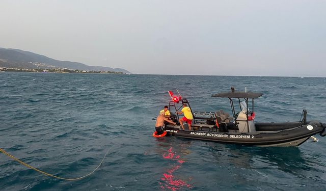 Balıkesir'de denizde kaybolan kişi 5 saat sonra sağ bulundu