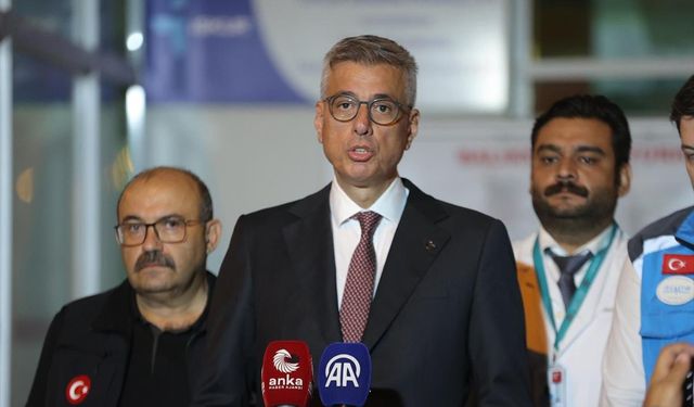 Sağlık Bakanı Memişoğlu, 6,1 büyüklüğünde depremin yaşandığı Sındırgı'da açıklama yaptı: