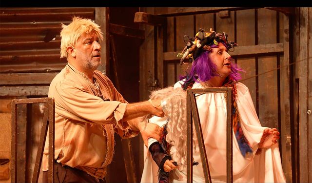 Şevket Çoruh ve İlker Ayrık ile ‘Bir Baba Hamlet’, 600. oyunu için 1 Ekim’de Harbiye Açıkhava’da!