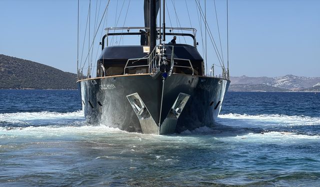 Bodrum'da 7 yılda inşa edilen 50,5 metrelik yelkenli yat denize indirildi