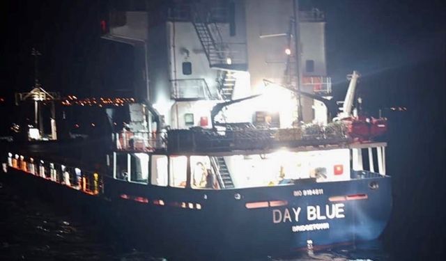 Çanakkale Boğazı'nda arızalanan gemi güvenli bölgeye demirletildi