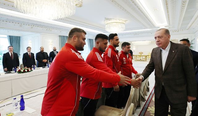Cumhurbaşkanı Erdoğan, 2024-2025 yılları CW Enerji Türkiye Yağlı Güreş Ligi Boy birincilerini kabul etti:
