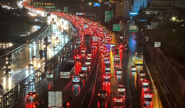 İstanbul'un bazı bölgelerinde yağmur etkili oluyor
