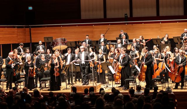 İzmir Devlet Senfoni Orkestrası sezonu 'Beethoven' ve 'Çaykovski'nin eserleriyle açtı