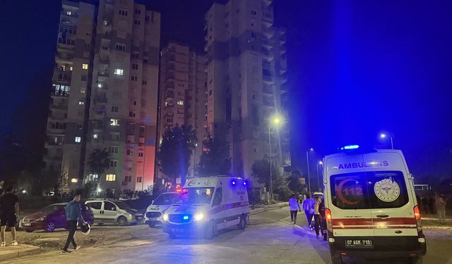 Antalya'da apartmanın dördüncü katında patlama sonrası çıkan yangın söndürüldü