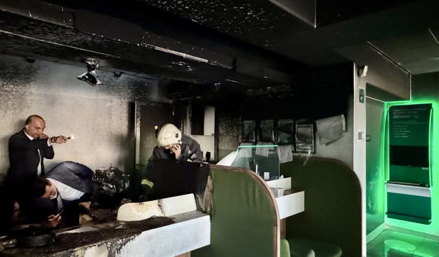 Antalya'da banka şubesinde çıkan yangın söndürüldü