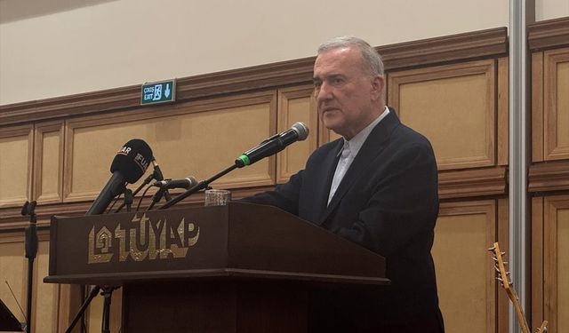 '42. Uluslararası İstanbul Kitap Fuarı' kapsamında Murathan Mungan için onur gecesi düzenlendi