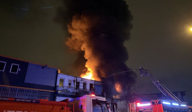 Bursa'da 2 iş yerinde hasara yol açan yangın söndürüldü