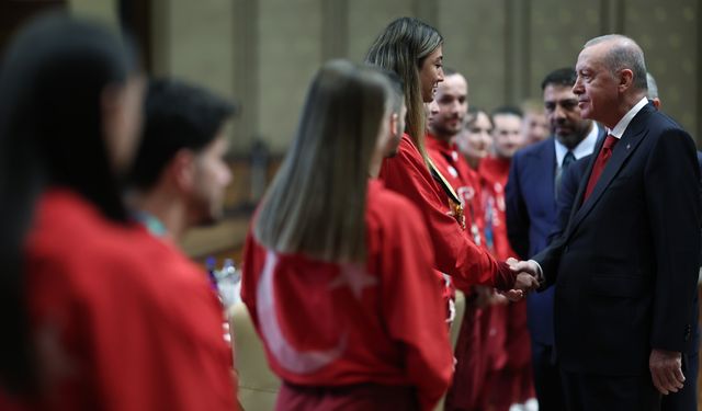 Cumhurbaşkanı Erdoğan, çeşitli branşlardan başarılı sporcuları kabul etti