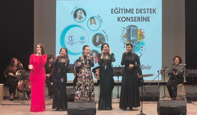 İstanbul'da 'Eğitime Destek Gecesi' konseri düzenlendi