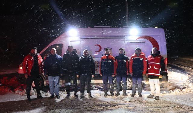 Kastamonu'da yolda kalan sürücülere ikramda bulunuldu