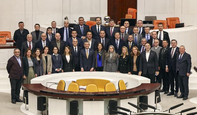 CHP Genel Başkanı Özel, Parlamento Muhabirleri Derneği'ni ziyaret etti: