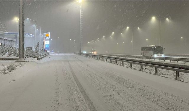 İstanbul'da yeni yılın ilk dakikalarında kar etkili oldu
