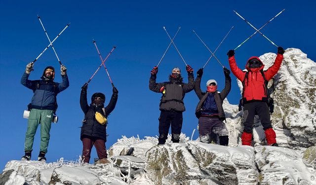 Kırşehirli dağcılar, 2026 yılının ilk tırmanışını Gönül Dağı'na gerçekleştirdi