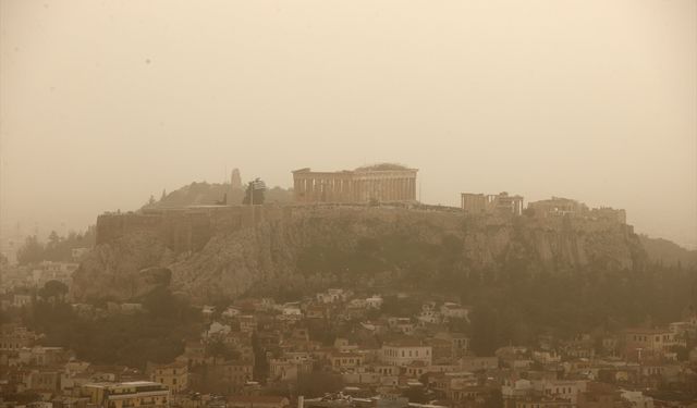 Afrika tozu, Atina'da gökyüzünü sarıya boyadı