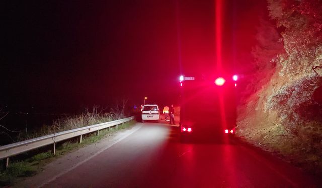 Bursa'da meydana gelen heyelan nedeniyle mahalle yolu ulaşıma kapandı