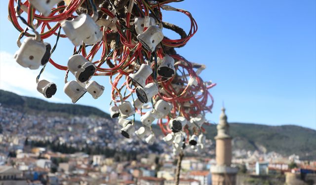 Bursa'daki tarihi Ulu Cami'ye 'Kul hakkından sakın' yazılı mahya asılıyor